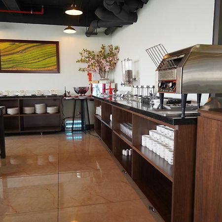 Netland Westlake Legacy Suites Ханой Экстерьер фото
