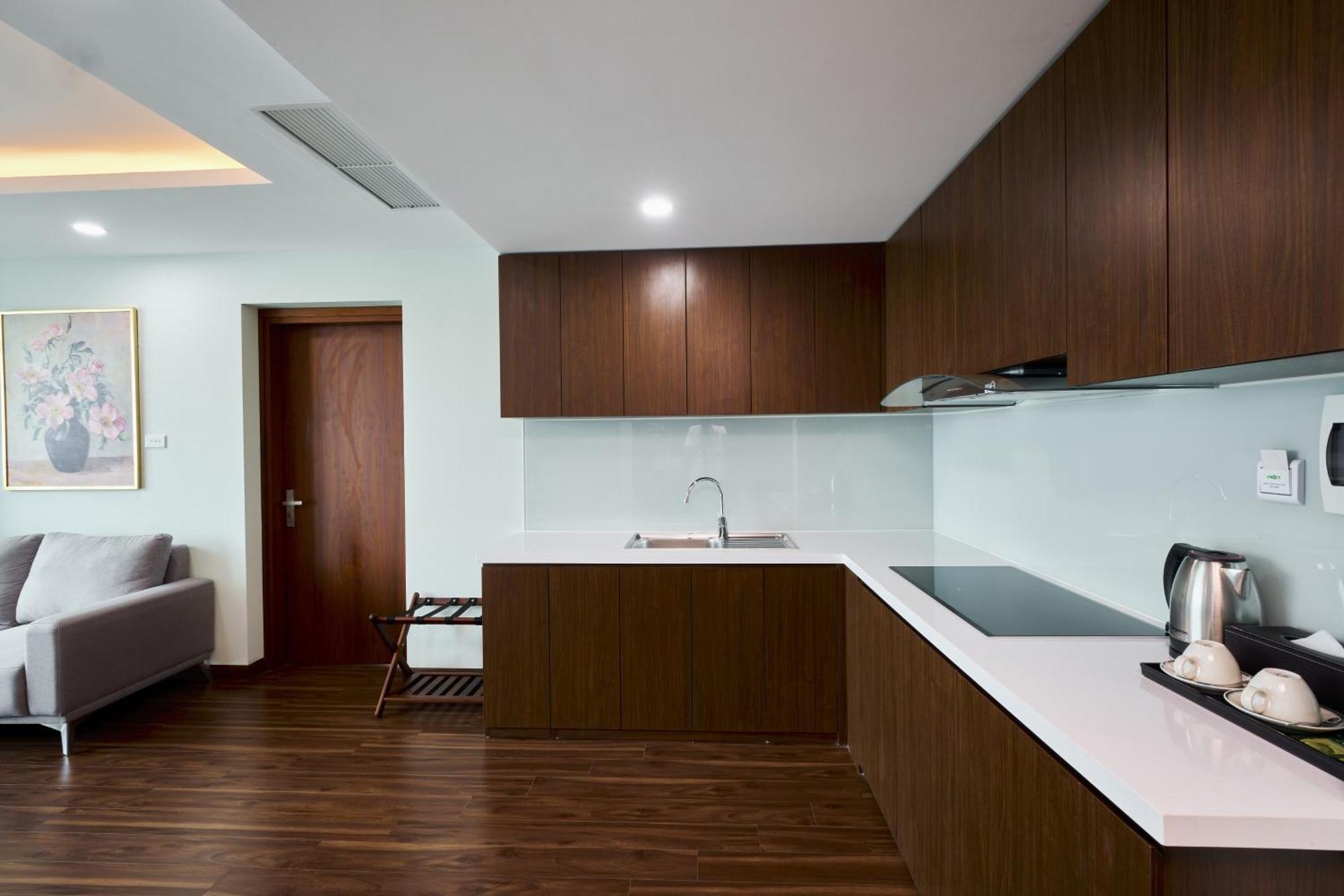 Netland Westlake Legacy Suites Ханой Экстерьер фото